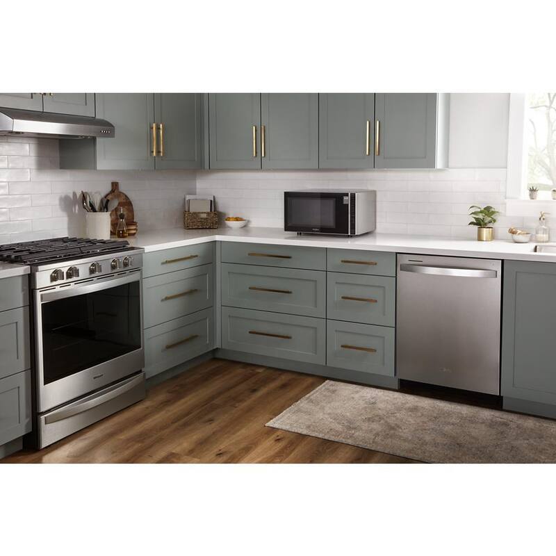 1.1 cu. ft. Countertop Microwave in Silver Q920
