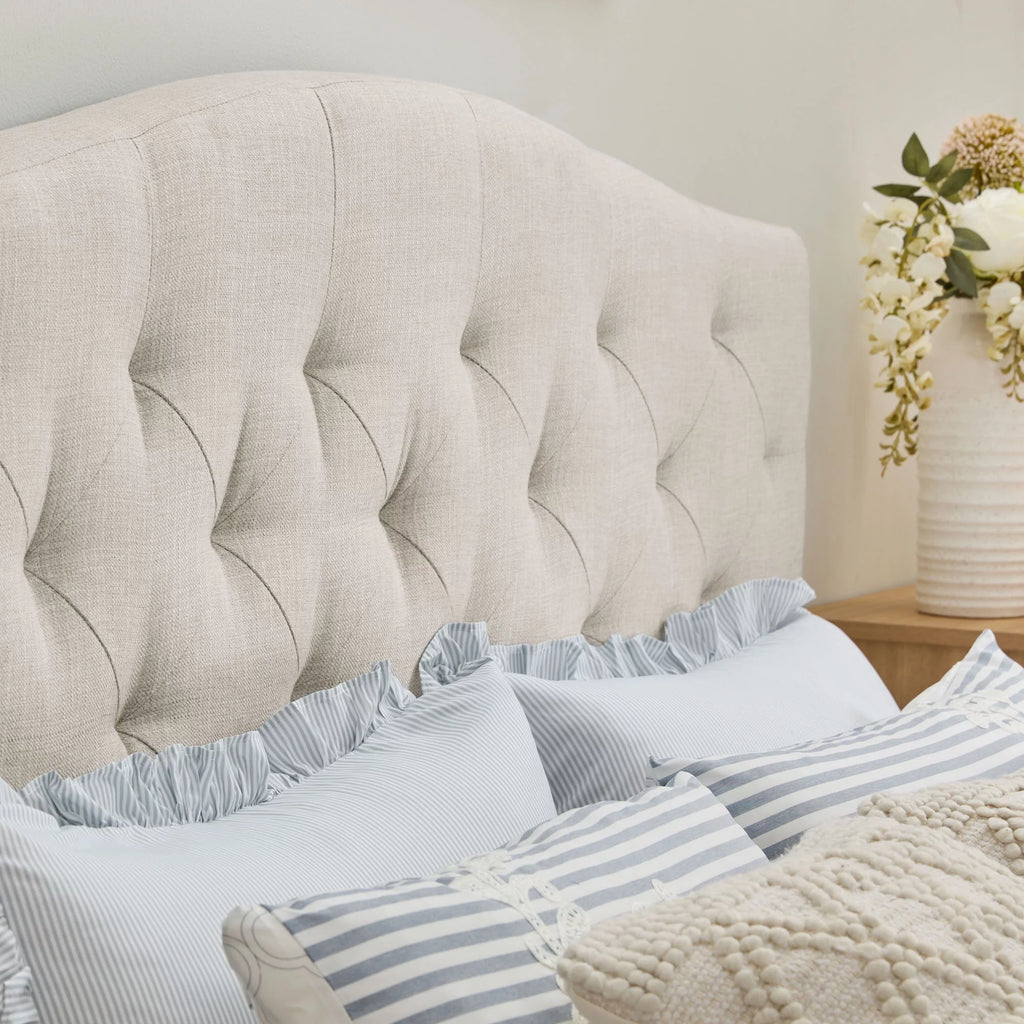 Queen Upholstered Tufted Platform Bed P876202