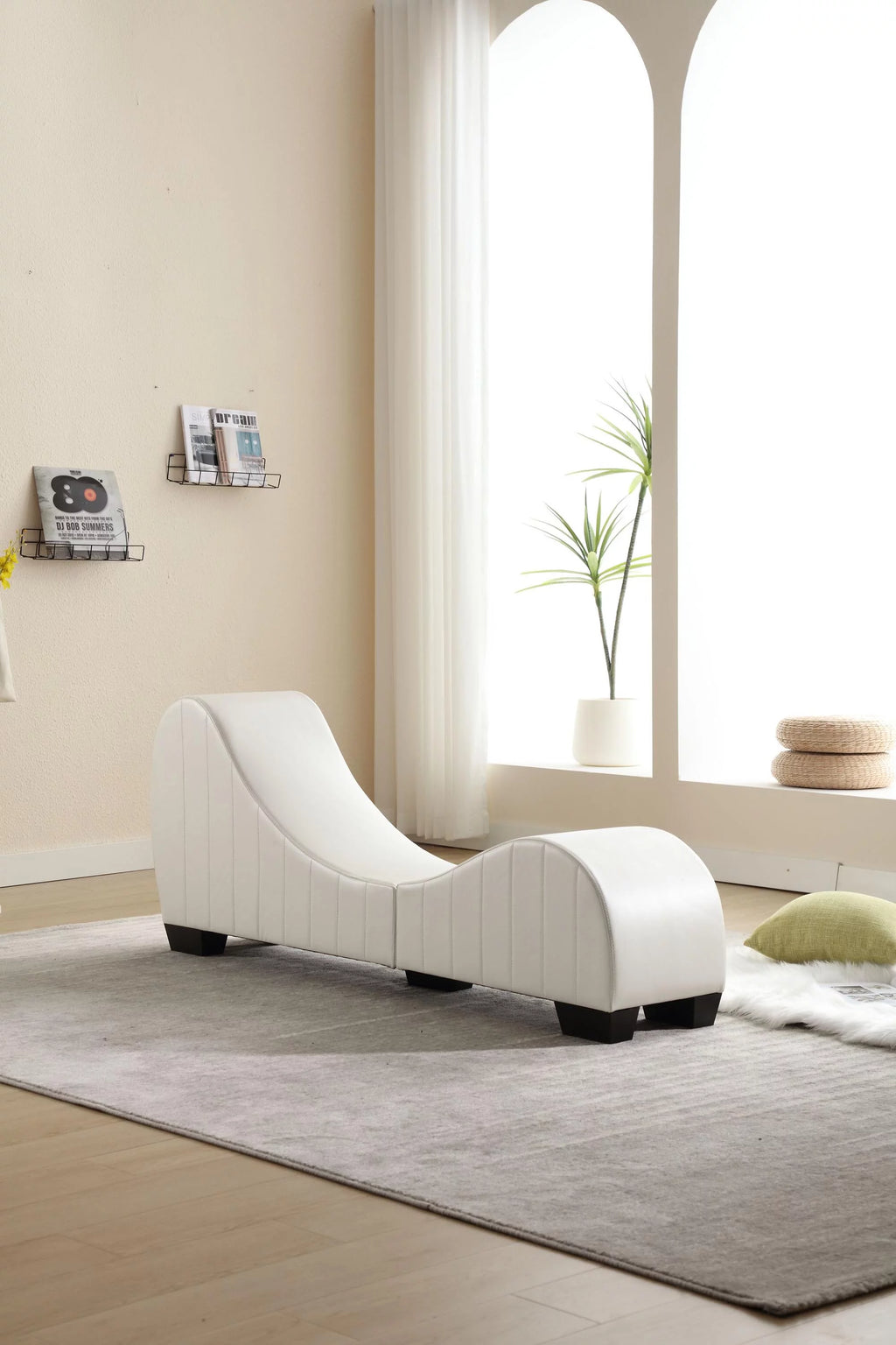 Faux Leather Curved Chaise Lounge Z728