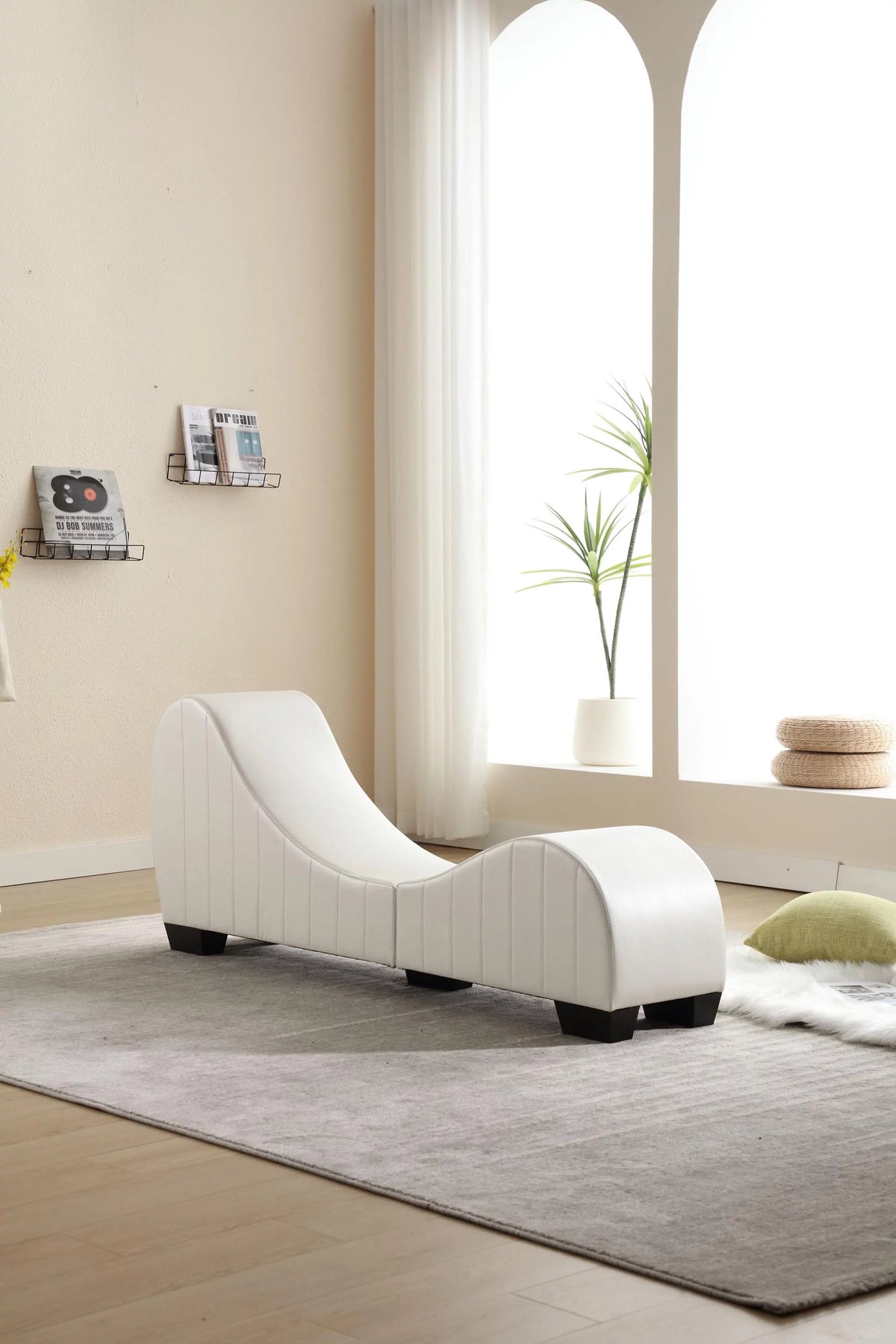 Faux Leather Curved Chaise Lounge Z728