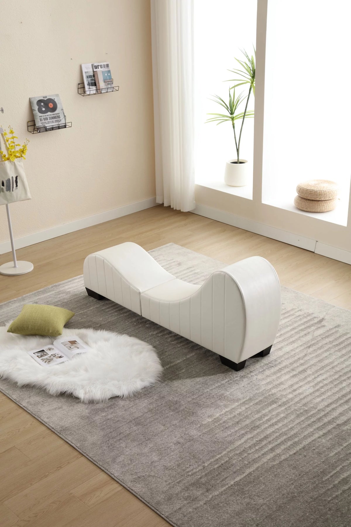 Faux Leather Curved Chaise Lounge Z728